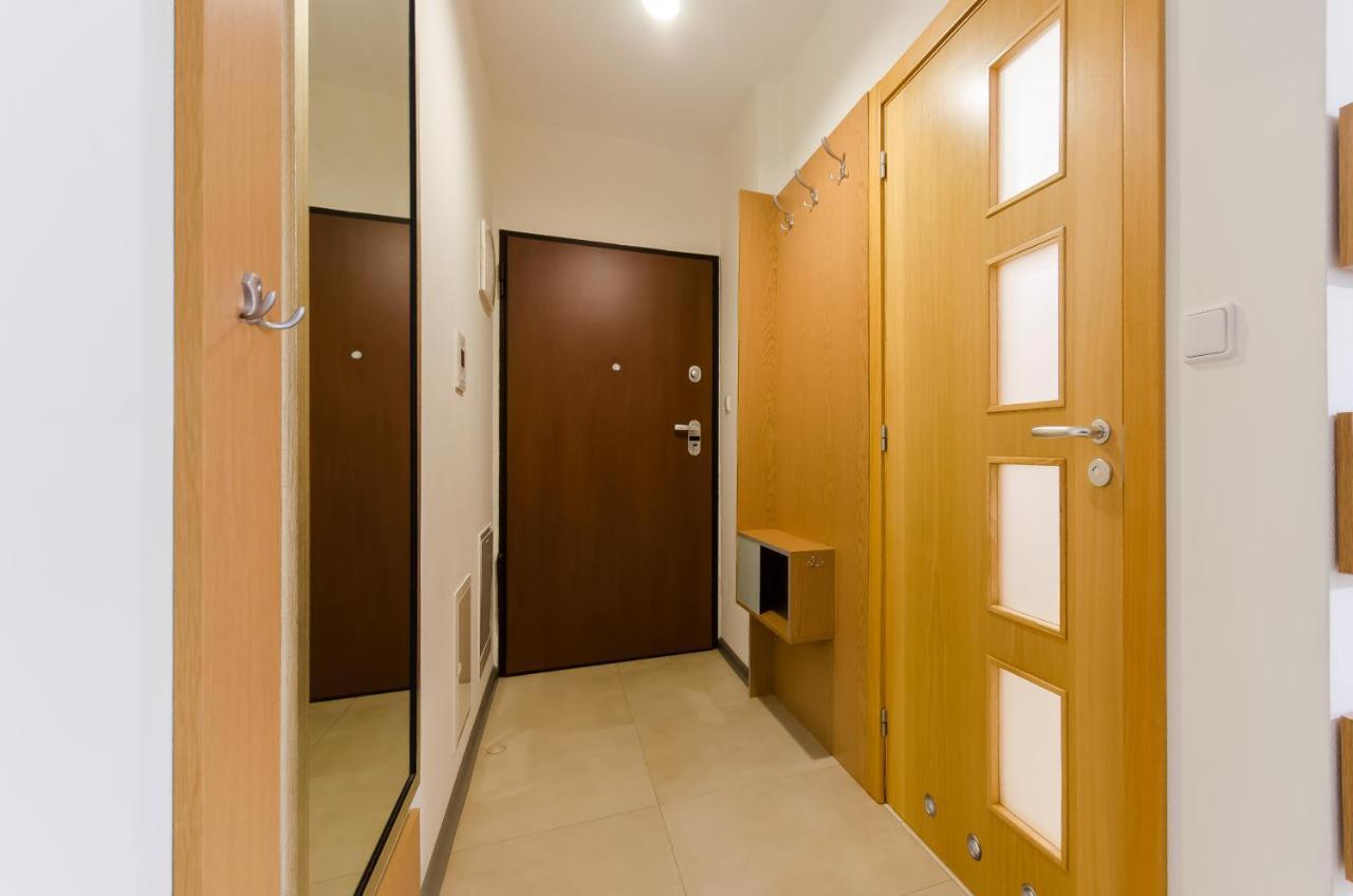 Family Apartments - Private Parking Krakau Exterior foto